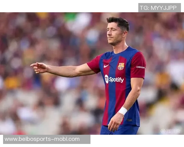 莱万感慨黄老板新专辑印在国家德比球衣上意义非凡 莱万感慨黄老板新专辑印在国家德比球衣上意义非凡